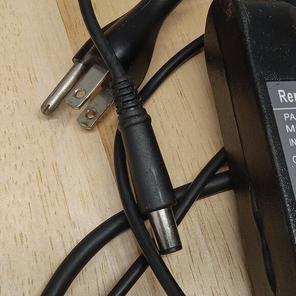 Replacement AC Adapter PA-10 Family 19.5V 100-240V 2.5A - Picture 3 of 6